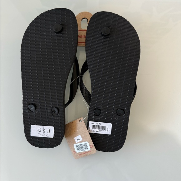 NWT Havaianas flip flops - Picture 2 of 2